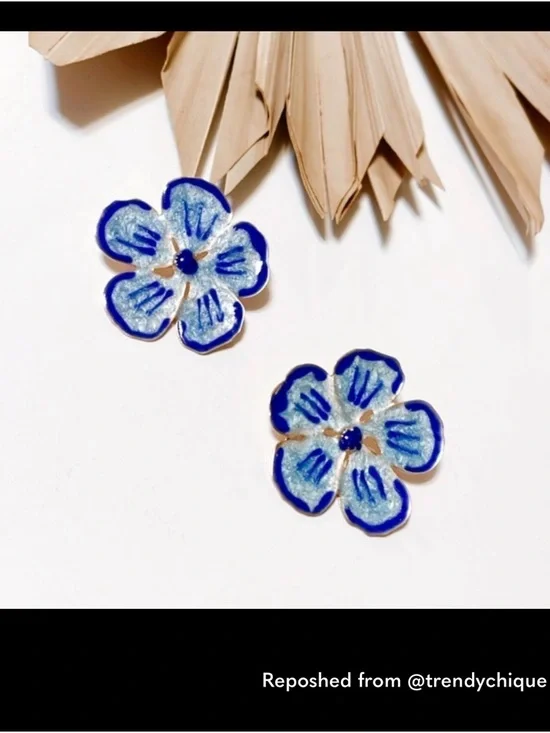 ❤️ Boutique Hand Painted Enamel Blue Flower Statement  Earrings - NEW - Picture 6 of 6